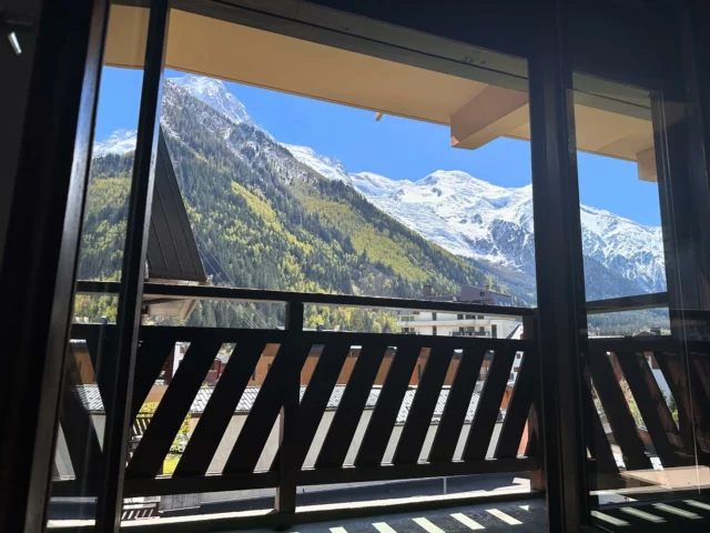 Bel F3 Centre de chamonix, deux expositions avec jouissance parking extérieur.

Contactez moi pour plus d’infos.